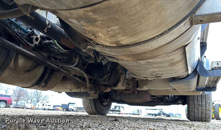 image for item EV3415 2014 Mack Titan TD713 semi truck