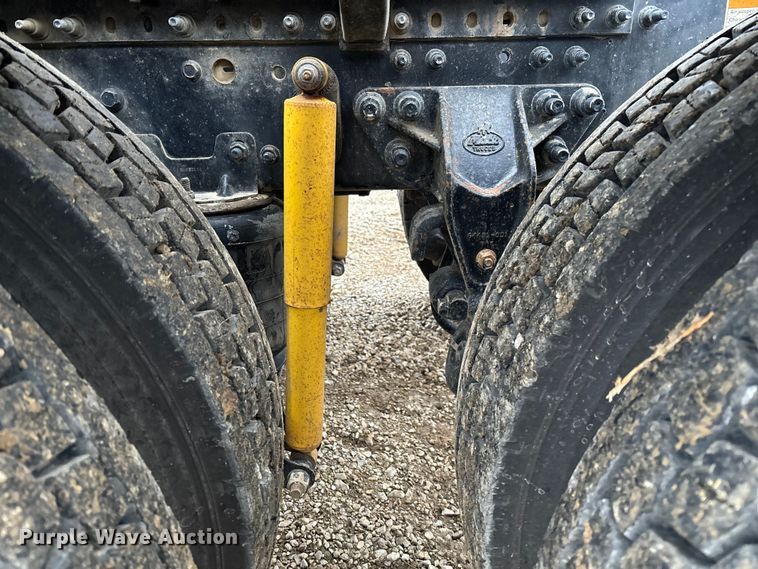 image for item EV3415 2014 Mack Titan TD713 semi truck