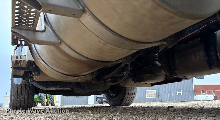 image for item EV3415 2014 Mack Titan TD713 semi truck