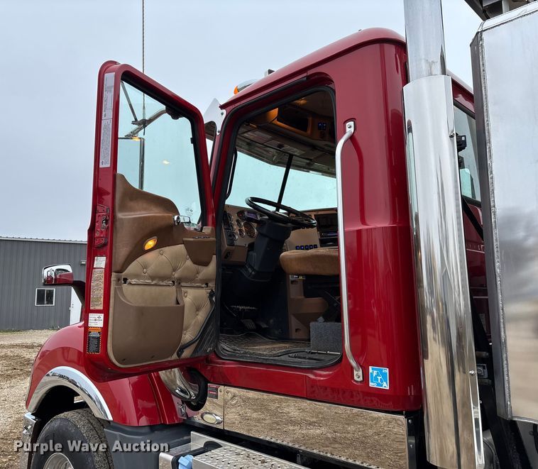 image for item EV3415 2014 Mack Titan TD713 semi truck