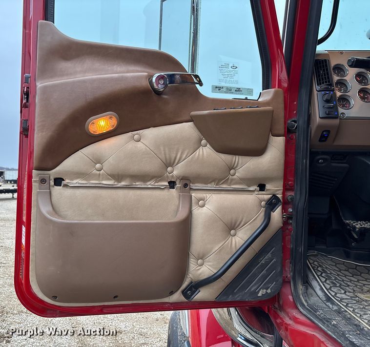 image for item EV3415 2014 Mack Titan TD713 semi truck