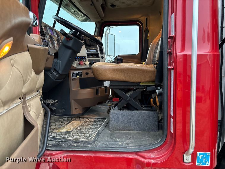 image for item EV3415 2014 Mack Titan TD713 semi truck