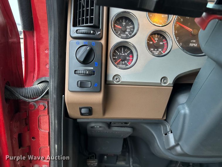 image for item EV3415 2014 Mack Titan TD713 semi truck