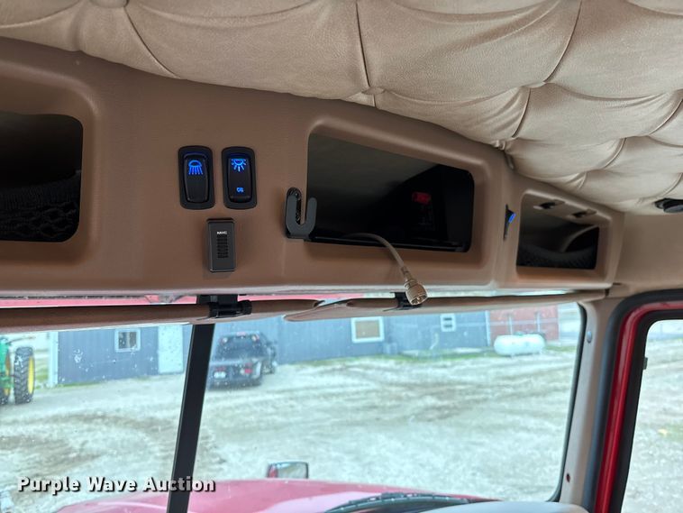 image for item EV3415 2014 Mack Titan TD713 semi truck