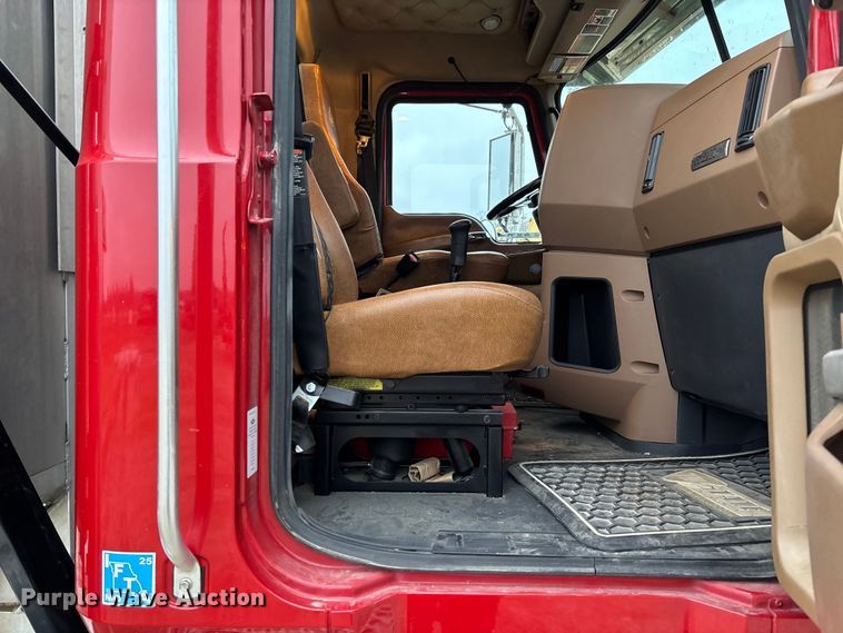 image for item EV3415 2014 Mack Titan TD713 semi truck