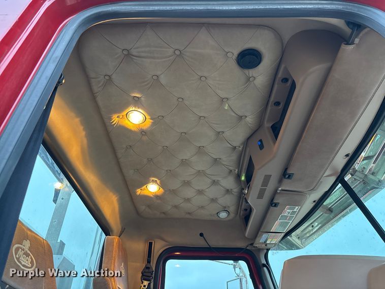 image for item EV3415 2014 Mack Titan TD713 semi truck