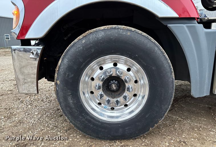 image for item EV3415 2014 Mack Titan TD713 semi truck