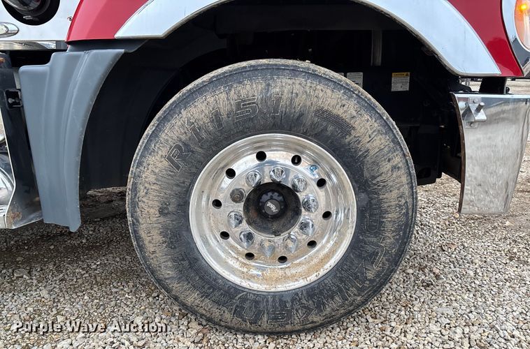 image for item EV3415 2014 Mack Titan TD713 semi truck