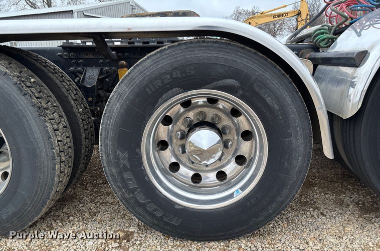 image for item EV3415 2014 Mack Titan TD713 semi truck