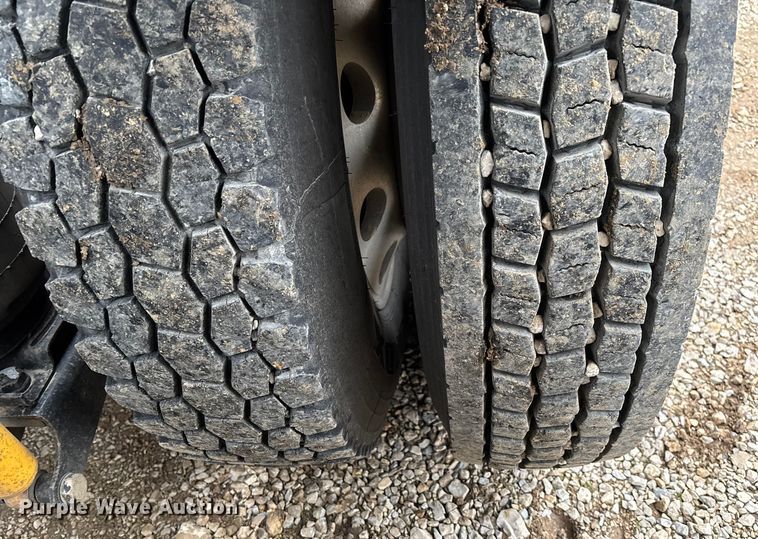 image for item EV3415 2014 Mack Titan TD713 semi truck