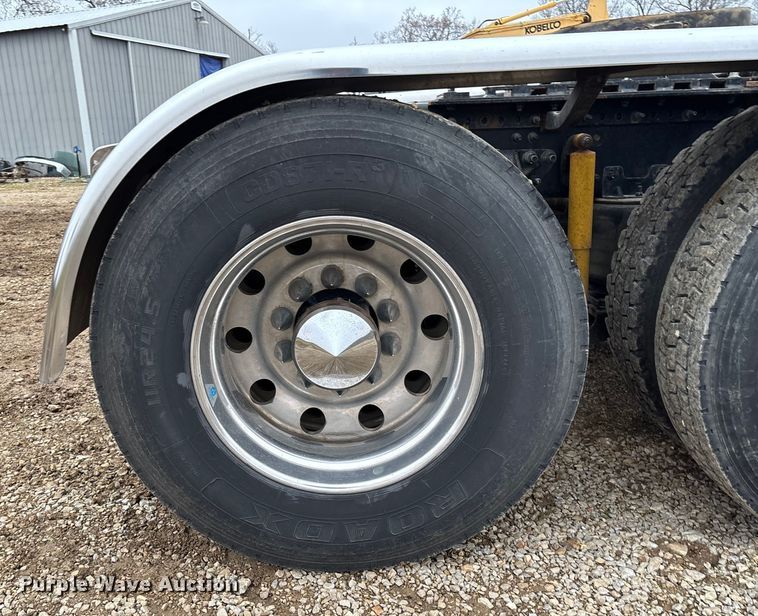 image for item EV3415 2014 Mack Titan TD713 semi truck