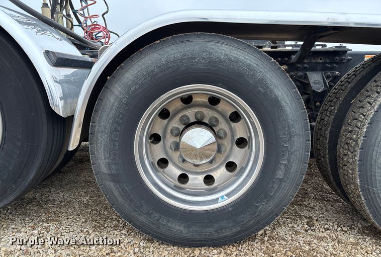 image for item EV3415 2014 Mack Titan TD713 semi truck