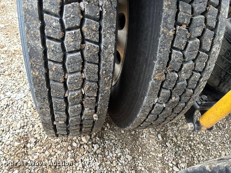 image for item EV3415 2014 Mack Titan TD713 semi truck