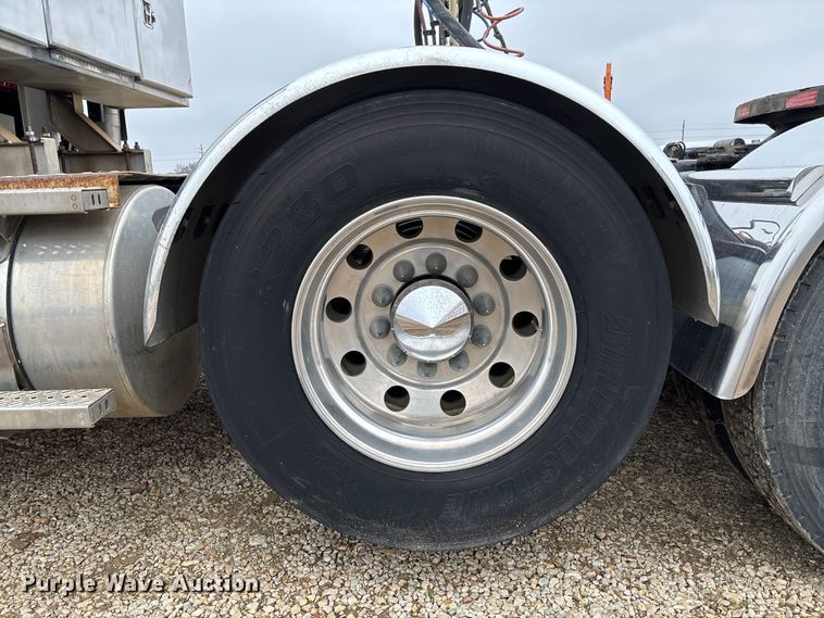 image for item EV3415 2014 Mack Titan TD713 semi truck