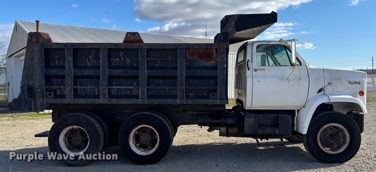 image for item EV3437 1988 GMC C7 dump truck