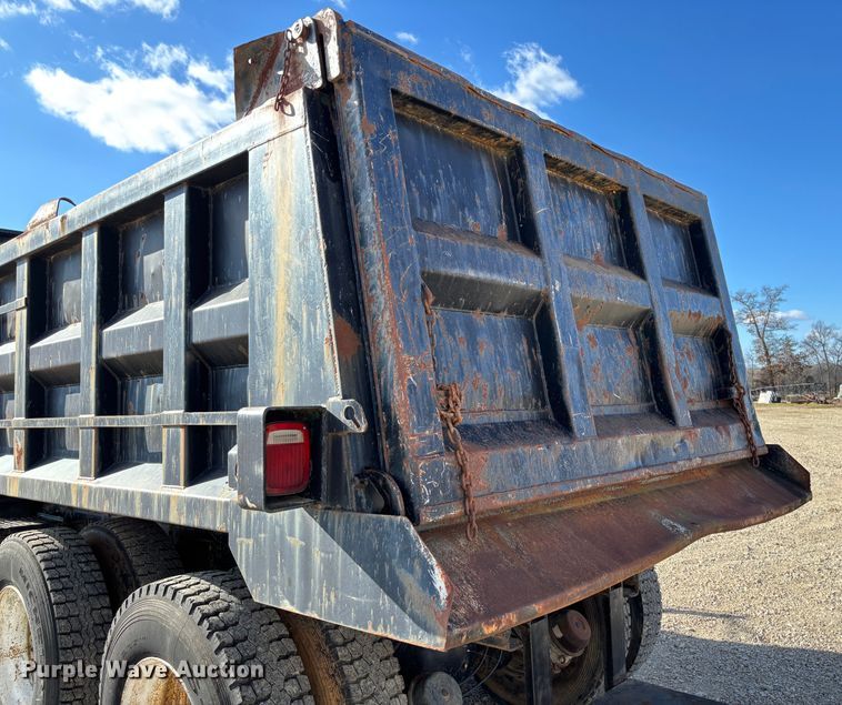 image for item EV3437 1988 GMC C7 dump truck