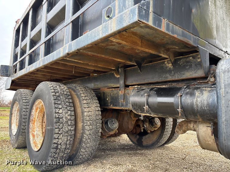 image for item EV3437 1988 GMC C7 dump truck