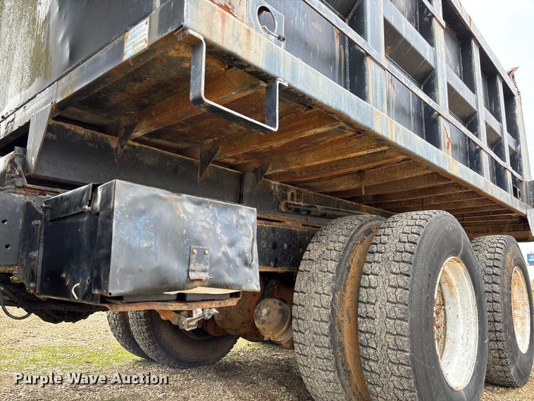 image for item EV3437 1988 GMC C7 dump truck