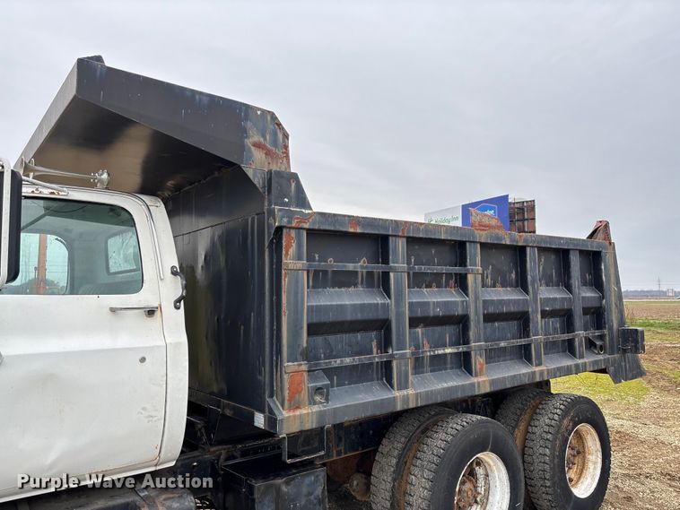 image for item EV3437 1988 GMC C7 dump truck