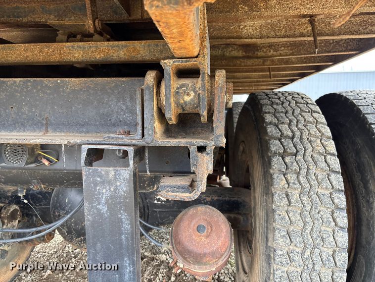 image for item EV3437 1988 GMC C7 dump truck