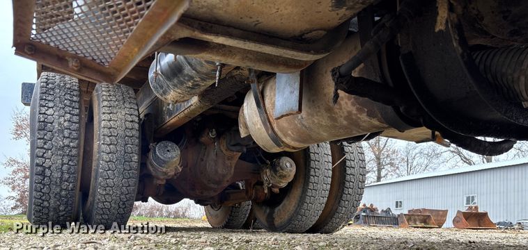 image for item EV3437 1988 GMC C7 dump truck