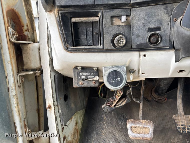 image for item EV3437 1988 GMC C7 dump truck