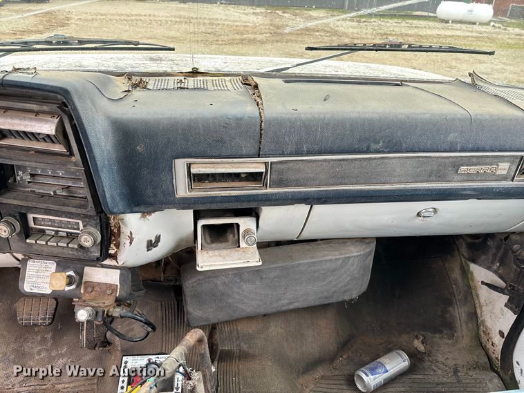 image for item EV3437 1988 GMC C7 dump truck