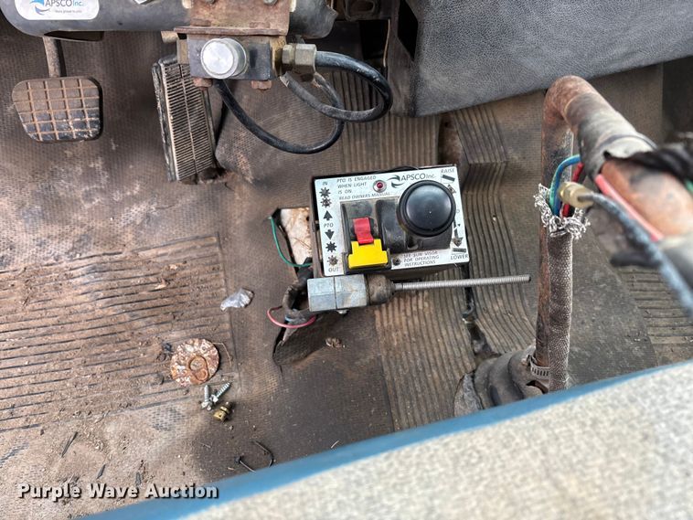 image for item EV3437 1988 GMC C7 dump truck