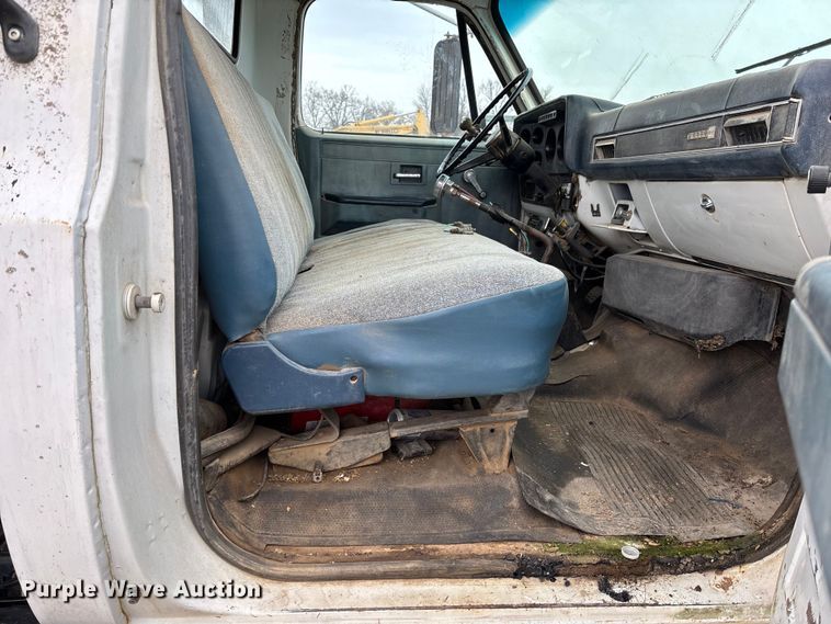 image for item EV3437 1988 GMC C7 dump truck