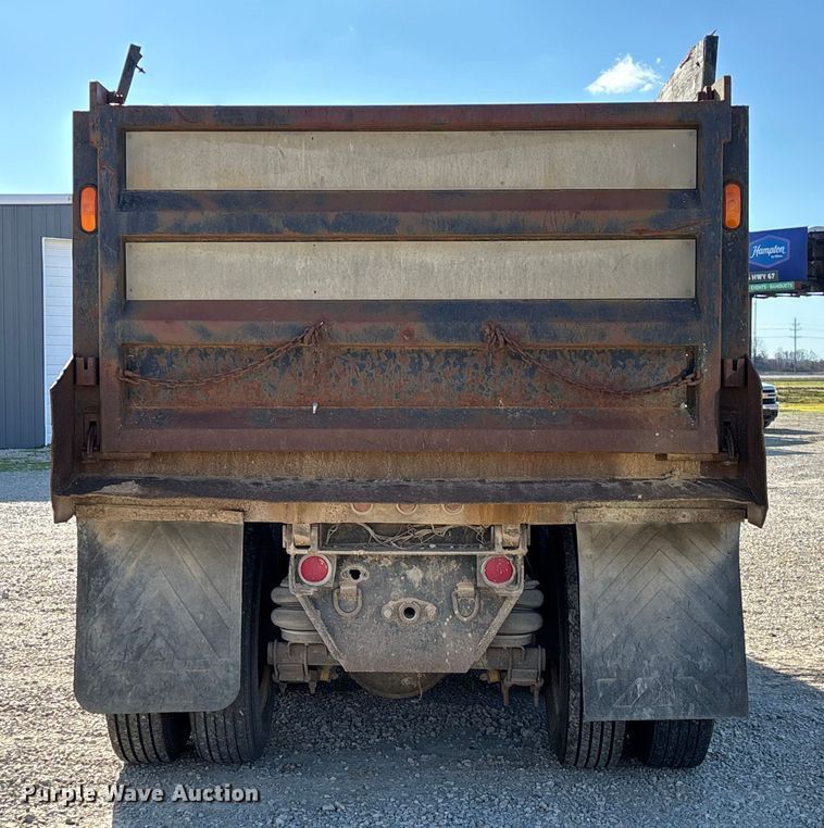 image for item EV3470 1990 Freightliner USF-1E dump truck