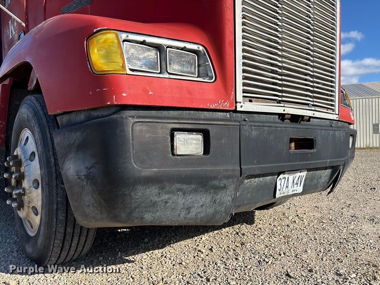 image for item EV3470 1990 Freightliner USF-1E dump truck