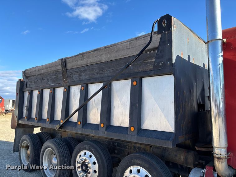 image for item EV3470 1990 Freightliner USF-1E dump truck