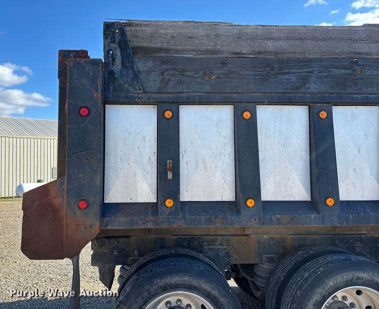 image for item EV3470 1990 Freightliner USF-1E dump truck