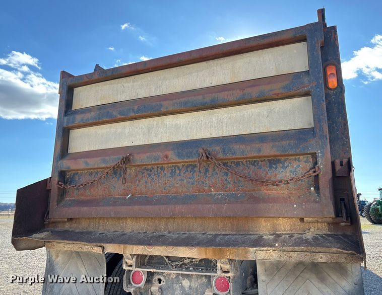 image for item EV3470 1990 Freightliner USF-1E dump truck