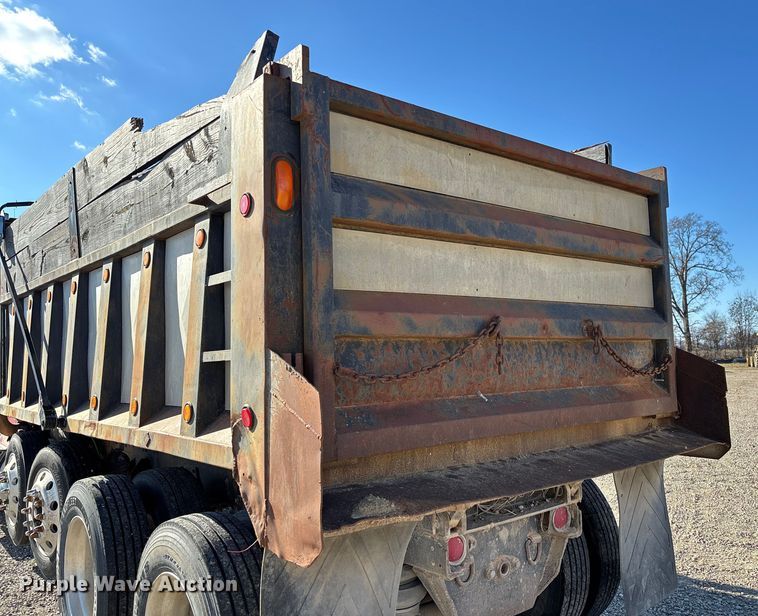 image for item EV3470 1990 Freightliner USF-1E dump truck