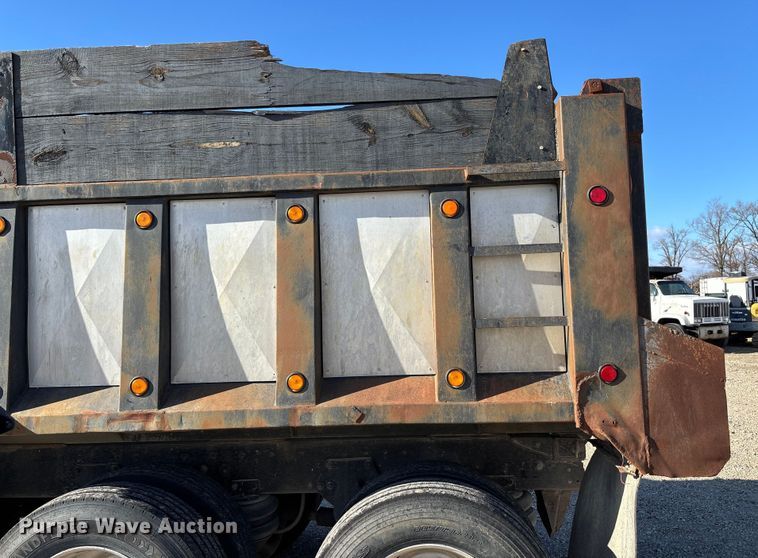 image for item EV3470 1990 Freightliner USF-1E dump truck