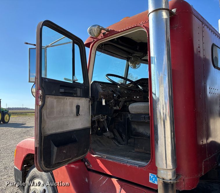 image for item EV3470 1990 Freightliner USF-1E dump truck