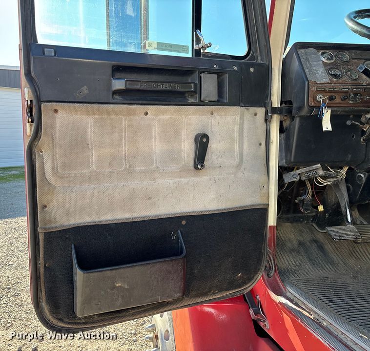 image for item EV3470 1990 Freightliner USF-1E dump truck