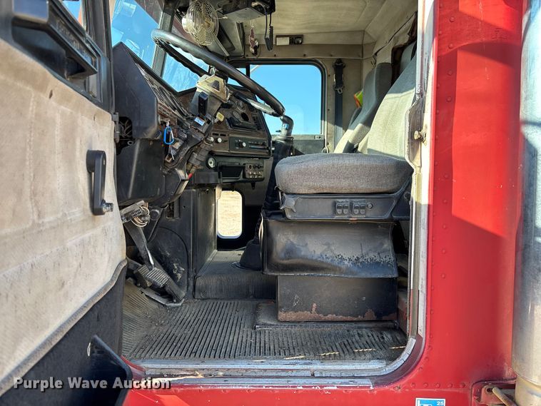 image for item EV3470 1990 Freightliner USF-1E dump truck