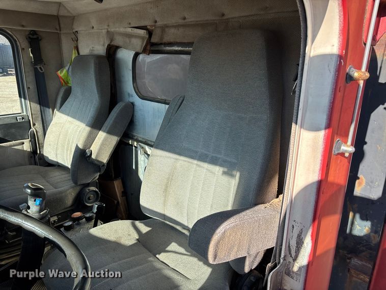 image for item EV3470 1990 Freightliner USF-1E dump truck