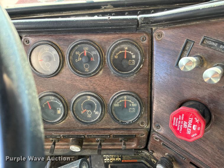 image for item EV3470 1990 Freightliner USF-1E dump truck