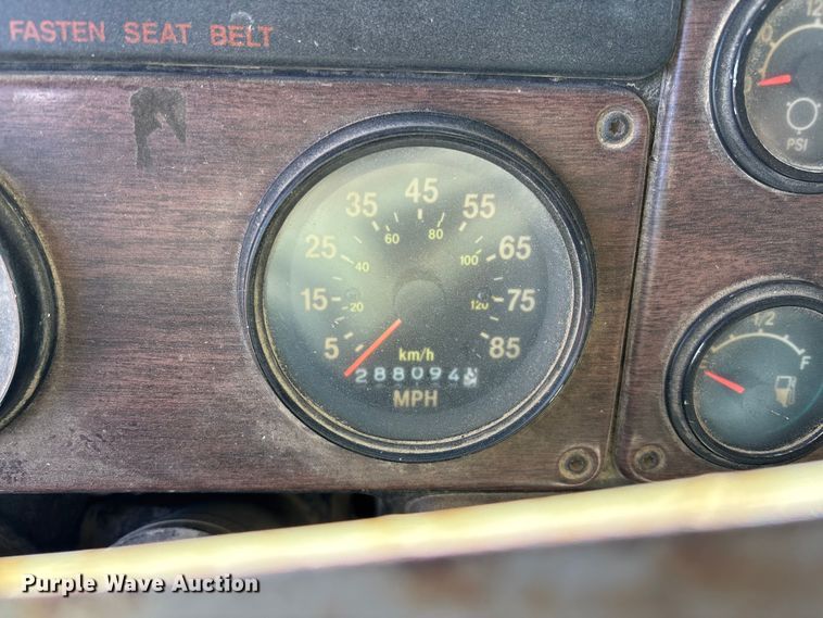 image for item EV3470 1990 Freightliner USF-1E dump truck