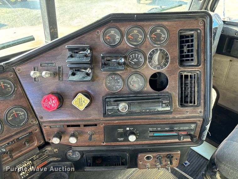 image for item EV3470 1990 Freightliner USF-1E dump truck