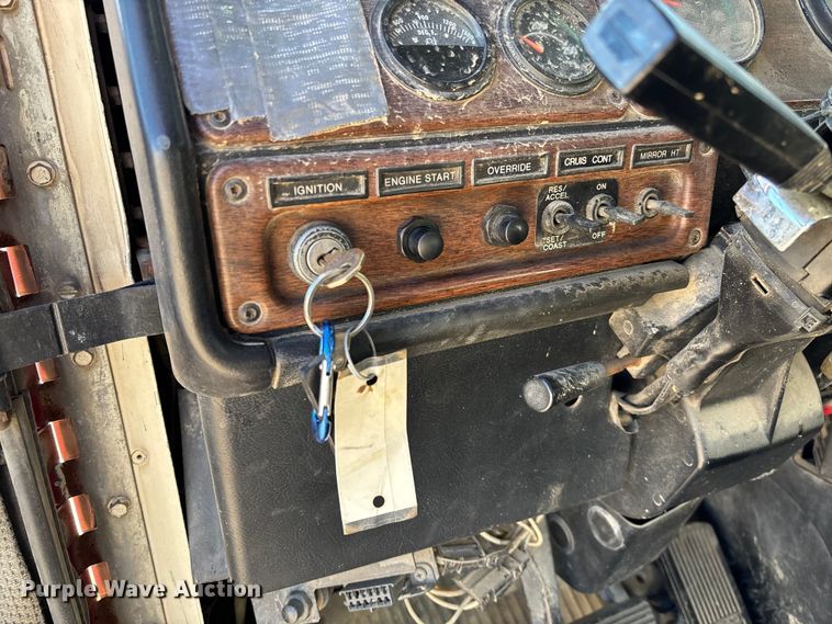 image for item EV3470 1990 Freightliner USF-1E dump truck