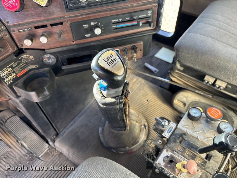 image for item EV3470 1990 Freightliner USF-1E dump truck