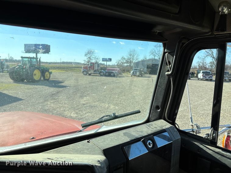 image for item EV3470 1990 Freightliner USF-1E dump truck