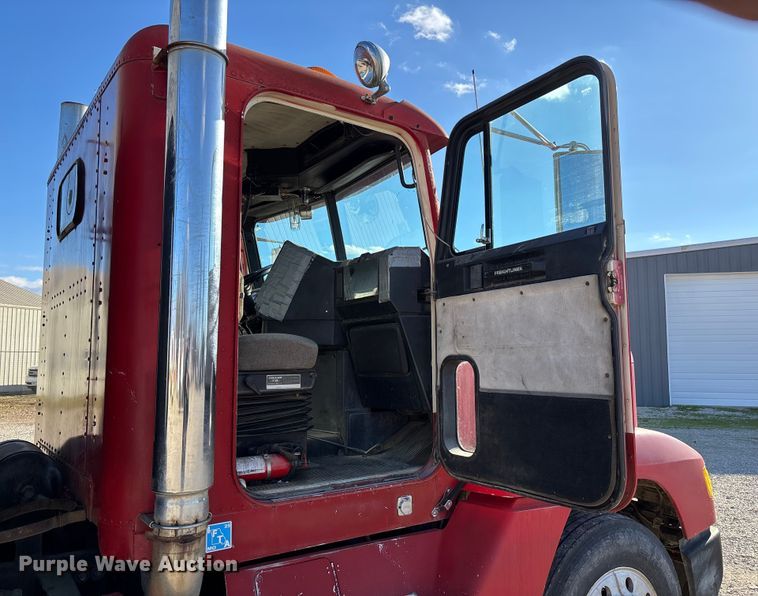 image for item EV3470 1990 Freightliner USF-1E dump truck