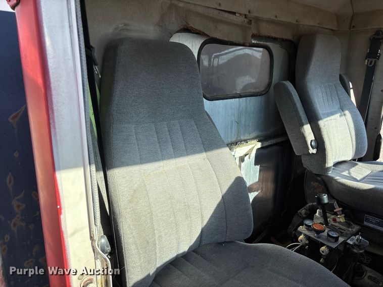 image for item EV3470 1990 Freightliner USF-1E dump truck