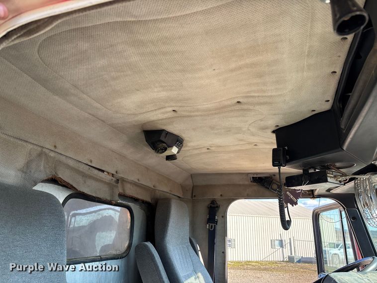 image for item EV3470 1990 Freightliner USF-1E dump truck