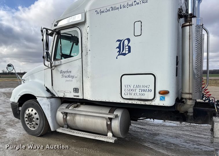 image for item FB0490 2004 Freightliner Columbia semi truck